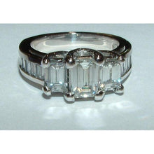 Afbeelding in Gallery-weergave laden, 3 ct. Emerald & Baguettes Drie stenen diamanten ring wit goud 14K - harrychadent.nl