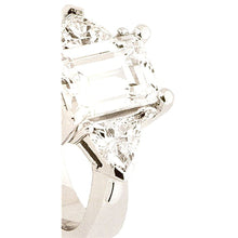 Afbeelding in Gallery-weergave laden, 3 karaat smaragd diamanten verlovingsring drie stenen sieraden - harrychadent.nl