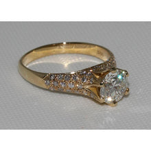 Afbeelding in Gallery-weergave laden, 3 karaats diamanten geelgouden ring Solitaire met accenten - harrychadent.nl