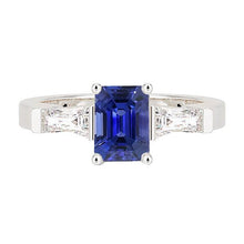 Afbeelding in Gallery-weergave laden, 3 stenen diamanten smaragd blauwe saffier verlovingsring 2,50 karaat - harrychadent.nl