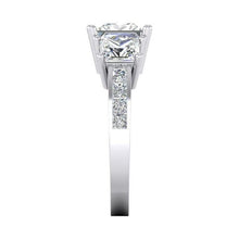 Afbeelding in Gallery-weergave laden, 3.50 karaat Princess Cut Diamond 3 stenen verlovingsring Nieuw - harrychadent.nl