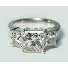 Afbeelding in Gallery-weergave laden, 3.50 karaat Princess Cut Diamond 3 stenen verlovingsring Nieuw - harrychadent.nl
