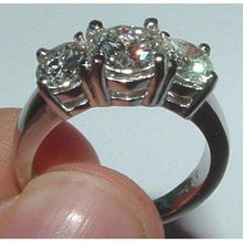 Afbeelding in Gallery-weergave laden, 4 ct. Witgouden diamanten verlovingsring met drie stenen - harrychadent.nl