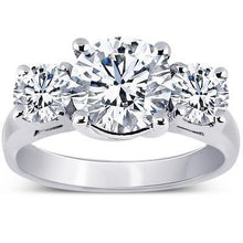 Afbeelding in Gallery-weergave laden, 4 karaat ronde diamanten verlovingsring met drie stenen wit goud 14K - harrychadent.nl