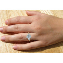 Afbeelding in Gallery-weergave laden, 5,25 ct. Ovale diamanten verlovingsring met drie stenen Nieuw - harrychadent.nl