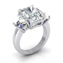 Afbeelding in Gallery-weergave laden, 7 karaat stralende diamant 3 stenen verlovingsring goud wit - harrychadent.nl