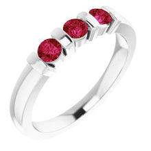 Afbeelding in Gallery-weergave laden, Drie stenen Birma Ruby Ring 0,90 karaat Bar instelling sieraden Nieuw - harrychadent.nl