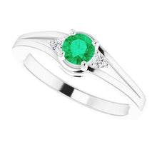 Afbeelding in Gallery-weergave laden, Drie stenen ring 0,85 karaat diamant en groene smaragd vrouwen sieraden - harrychadent.nl