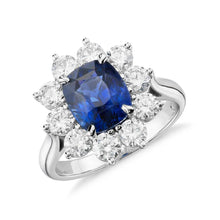 Afbeelding in Gallery-weergave laden, Kussen geslepen saffier met diamanten 3,50 ct jubileum ring wit - harrychadent.nl