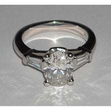 Afbeelding in Gallery-weergave laden, Ovaal geslepen 3 stenen diamanten damesring 2,01 karaat witgoud - harrychadent.nl