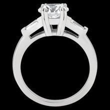 Afbeelding in Gallery-weergave laden, Ronde & Baguette Diamond 1.91 Carat Three Stone Style Verlovingsring - harrychadent.nl