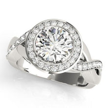 Afbeelding in Gallery-weergave laden, Ronde Diamant Solitaire Met Accent Halo Ring 2,10 Karaat WG 14K - harrychadent.nl