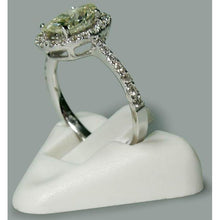 Afbeelding in Gallery-weergave laden, Solitaire Met Accenten 2.03 Ct. Ovale Halo-stijl verlovingsring WG 14K - harrychadent.nl