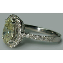 Afbeelding in Gallery-weergave laden, Solitaire Met Accenten 2.03 Ct. Ovale Halo-stijl verlovingsring WG 14K - harrychadent.nl