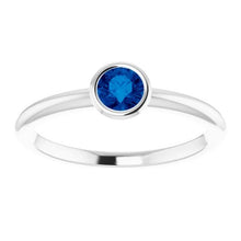 Afbeelding in Gallery-weergave laden, Solitaire Ring Blauwe Saffier 0,75 Karaat Bezel Instelling Wit Goud 14K - harrychadent.nl