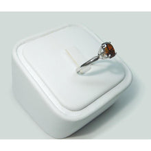 Afbeelding in Gallery-weergave laden, Stralende geslepen rode saffierring van 1,65 ct, 14 kt witgoud - harrychadent.nl