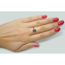 Afbeelding in Gallery-weergave laden, Stralende geslepen rode saffierring van 1,65 ct, 14 kt witgoud - harrychadent.nl