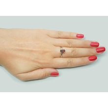 Afbeelding in Gallery-weergave laden, Stralende geslepen rode saffierring van 1,65 ct, 14 kt witgoud - harrychadent.nl