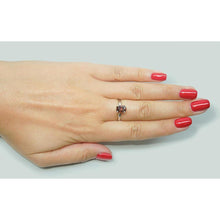 Afbeelding in Gallery-weergave laden, Stralende geslepen rode saffierring van 1,65 ct, 14 kt witgoud - harrychadent.nl