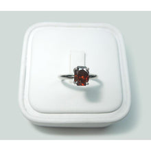 Afbeelding in Gallery-weergave laden, Stralende geslepen rode saffierring van 1,65 ct, 14 kt witgoud - harrychadent.nl