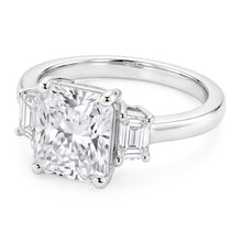 Afbeelding in Gallery-weergave laden, 1.91 karaats kussen Natuurlijke echte diamant ( niet in het laboratorium gekweekt ) drie 3 stenen ring goud nieuw
