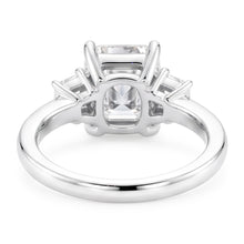 Afbeelding in Gallery-weergave laden, 1.91 karaats kussen Natuurlijke echte diamant ( niet in het laboratorium gekweekt ) drie 3 stenen ring goud nieuw
