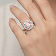 Afbeelding in Gallery-weergave laden, Verlovingsring met roze edelsteen, 1 karaat labgekweekte kussenvormige diamant, halo, 14K witgoud
