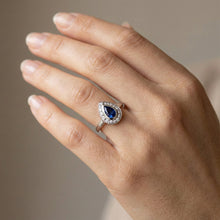 Afbeelding in Gallery-weergave laden, 1.30 Ct Ceylon Sapphire Pear Diamonds Trouwring
