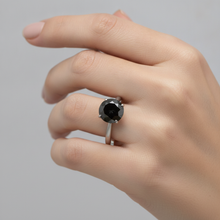 Afbeelding in Gallery-weergave laden, Zwarte diamanten sieraad - 5 karaat echte ronde solitaire gladde ring in 14k witgoud
