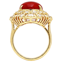 Afbeelding in Gallery-weergave laden, 13.50 Ct Ovaal Rood Koraal Met Ronde Diamanten Ring Geel Goud 14K
