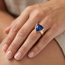 Afbeelding in Gallery-weergave laden, 14 Karaat Geelgoud Blauwe Saffier Edelsteen Ring – 3-karaat

