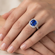 Afbeelding in Gallery-weergave laden, 14K Ceylon Sapphire 4.5 Ct Blauwe Saffier Met Diamanten Ring
