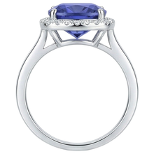 Afbeelding in Gallery-weergave laden, Ring met 15.25 Ct kussen geslepen tanzaniet en natuurlijke uit de aarde gewonnen diamanten, 14K goud

