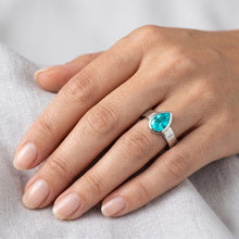 Afbeelding in Gallery-weergave laden, 1,50 karaat Neon Paraiba Edelsteen Ring in 14 Karaat Witgoud
