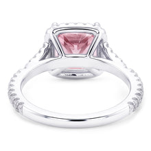 Afbeelding in Gallery-weergave laden, 2.15 ct. Roze saffier prinses Halo WG edelsteen ring
