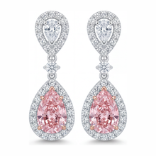 Afbeelding in Gallery-weergave laden, Roze diamanten oorbellen 2,5 karaat labgekweekt peervormige halo 14K witgoud
