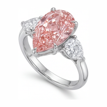 Afbeelding in Gallery-weergave laden, Gouden ring met roze diamant 2,5 karaat labgekweekt peervormig drie stenen 14k witgoud
