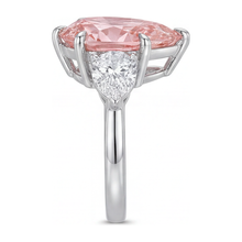 Afbeelding in Gallery-weergave laden, Gouden ring met roze diamant 2,5 karaat labgekweekt peervormig drie stenen 14k witgoud
