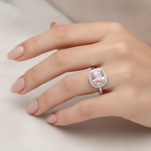 Afbeelding in Gallery-weergave laden, Roze diamanten ring 2,75 karaat labgekweekt kussengeslepen Halo 14K Witgoud
