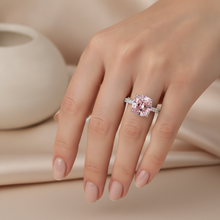 Afbeelding in Gallery-weergave laden, Ring met roze diamant 2,75 karaat labgekweekt kussenslijpsel pavé 14K witgoud

