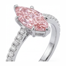 Afbeelding in Gallery-weergave laden, Roze diamanten ring 2 karaat labgekweekt marquise pavé 14k witgoud
