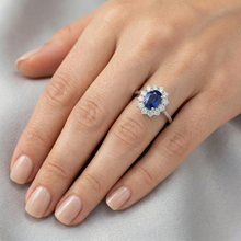 Afbeelding in Gallery-weergave laden, echte round saffier 2.40karaat ring met diamantaccenten
