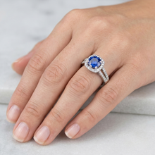 Afbeelding in Gallery-weergave laden, 2.50 karaat blauwe saffier en witte ronde Natuurlijke echte diamanten ( niet in een laboratorium gekweekt ) ring wit goud

