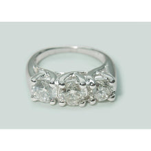 Afbeelding in Gallery-weergave laden, 2,25 Ct. Ronde Echt Diamant Three Stone Lucida Style Ring Witgoud Nieuw
