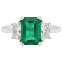 Afbeelding in Gallery-weergave laden, 2,50 karaat groene smaragd en Natuurlijke echte diamanten ( niet in een laboratorium gekweekt ) ring met 3 stenen wit goud 14K
