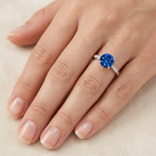 Afbeelding in Gallery-weergave laden, echte round saffier 2.75karaat ring met diamantaccenten
