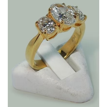 Afbeelding in Gallery-weergave laden, 2,81 Ct. Ovale Echt Diamanten Drie Stenen Verlovingsring Geel Goud 18K
