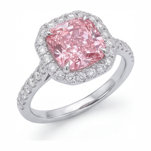 Afbeelding in Gallery-weergave laden, Roze diamanten ring 3,25 karaat labgekweekt kussenslijpsel halo pavé 14k witgoud
