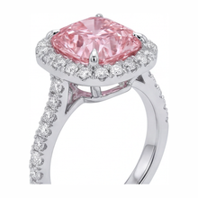 Afbeelding in Gallery-weergave laden, Roze diamanten ring 3,25 karaat labgekweekt kussenslijpsel halo pavé 14k witgoud
