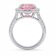 Afbeelding in Gallery-weergave laden, Roze diamanten ring 3,25 karaat labgekweekt kussenslijpsel halo pavé 14k witgoud
